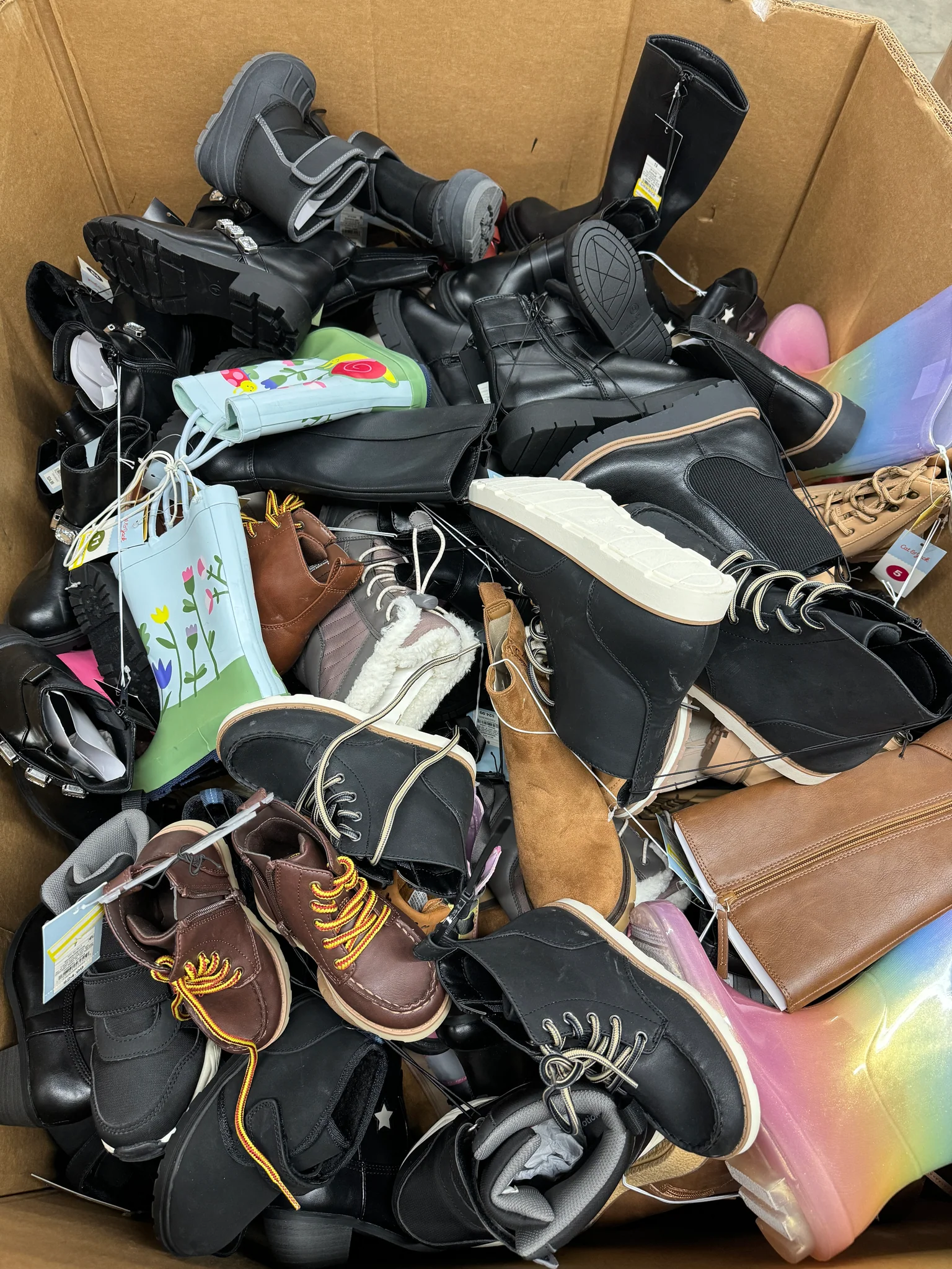 Target Kids Boots Liquidation Pallet -150 Pairs Target Kids Boots Liquidation Pallets